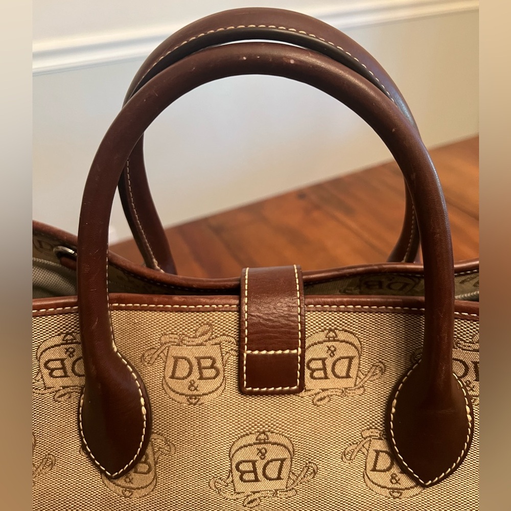 Dooney & Bourke | Signature Logo Tote - Picture 2 of 7